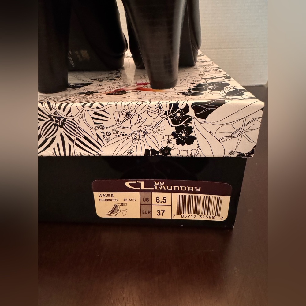 Chinese Laundry Black Women's Heeled Sandals - Picture 5 of 6